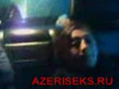 Azeri gencler masinda qizi zorla caldirirlar